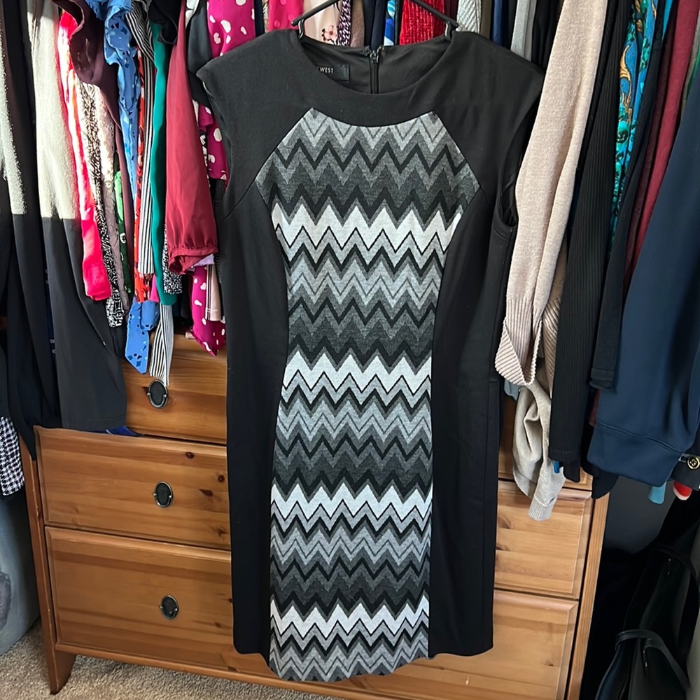 Nine West Chevron Shift Dress Size 4